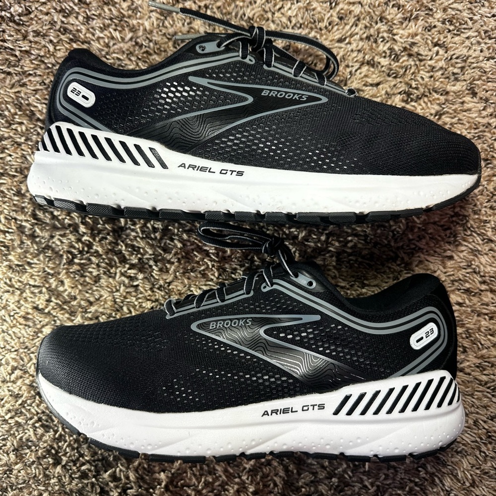 Brooks Ariel GTS 23 Running Shoes Women’s Size 9.5 (2E) Black White 1203902E090 - Picture 2 of 8